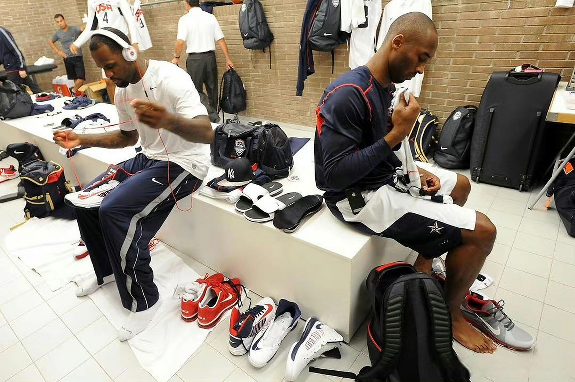 爱游戏官网app -利物浦训练开放日，今晨外线爆发引欢呼，NBA常规赛在即，更衣室氛围转暖的简单介绍